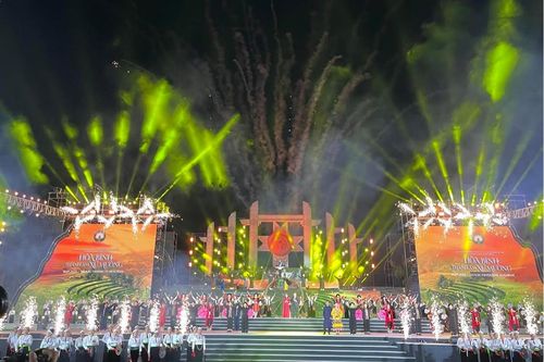 Khai mạc 'Thanh âm xứ Mường và Lễ hội Carnaval Hòa Bình 2022'