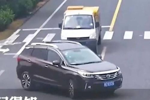 Bé trai 12 tuổi trộm xe hơi của bố chở em gái đi phượt