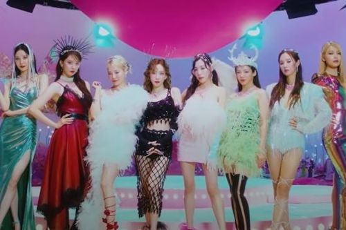 Sao Hàn hôm nay 31/7: SNSD nhá hàng cho màn comeback bùng nổ sau thời gian dài vắng bóng