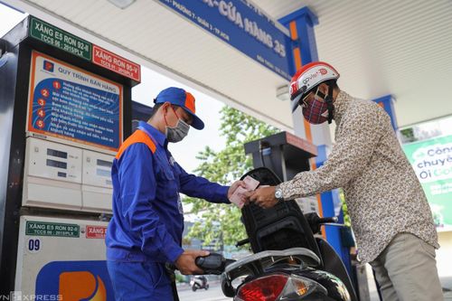 Giá xăng có thể giảm lần thứ tư liên tiếp