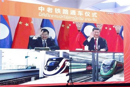 Chuyến tàu hàng đầu tiên giữa tỉnh Sơn Tây của Trung Quốc và Lào