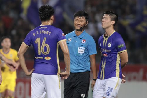 HLV Sông Lam Nghệ An muốn khiếu nại trọng tài sau trận thua Hà Nội FC