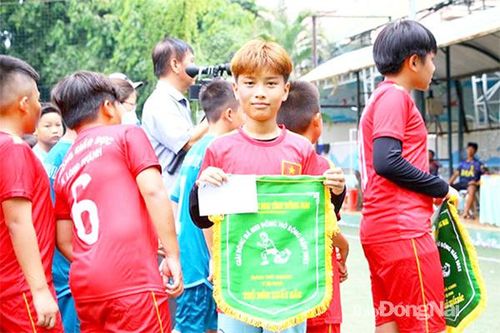 Bảng B: Cơ hội vào bán kết chia đều cho các đội