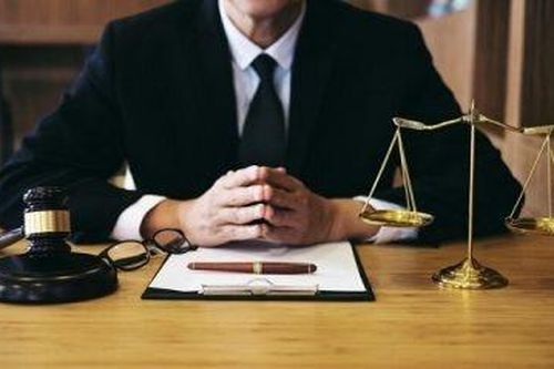 Một luật sư bị chém nguy kịch ở TP.HCM