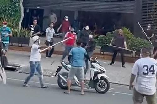 Hai nhóm ẩu đả trên đường phố nghi do va chạm giao thông