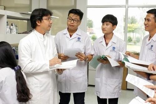 Trường ĐH Nguyễn Tất Thành nhận chứng nhận kiểm định chất lượng giáo dục và xếp hạng gắn sao