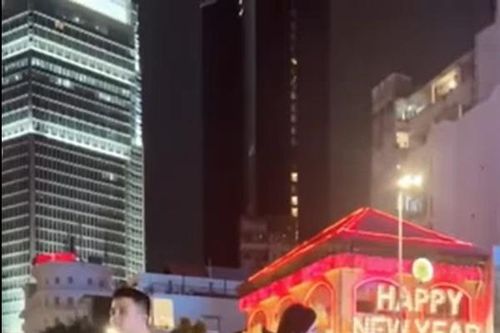 Chơi ghép đôi ở phố đi bộ, Trần Đức Bo lại gây bão mạng