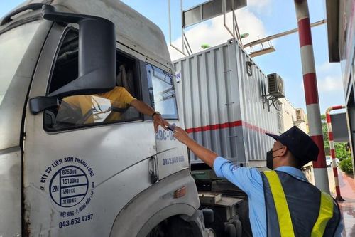 Thu phí không dừng cao tốc Pháp Vân - Cầu Giẽ: Người quay xe, người hào hứng dán thẻ