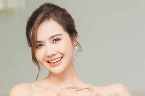 Thương ngày nắng về: Huyền Lizzie ngọt ngào bên người hâm mộ và biết ơn vì đã ủng hộ