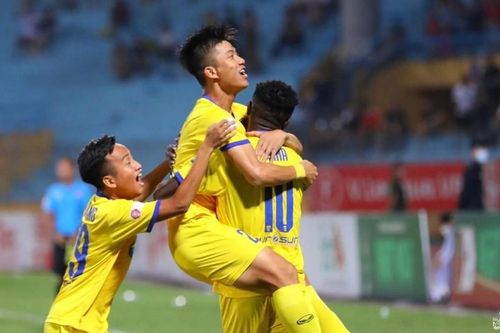 Sông Lam Nghệ An và chuyện thi đấu thiếu người