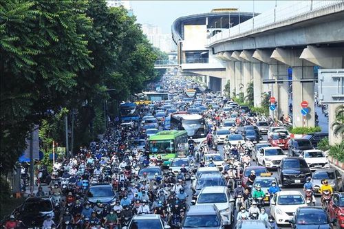 Hà Nội: Tắc đường nghiêm trọng tại nút giao thông Ngã Tư Sở - Nguyễn Trãi