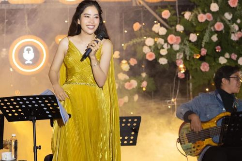 Đâu chỉ ngồi yên hát nhạc tình, Nam Em gây bất ngờ khi nhảy nhót, 'bung lụa' cực sung trên sân khấu