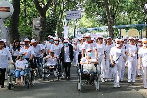 Hơn 5.000 người đi bộ đồng hành 'Vì nạn nhân chất độc da cam/dioxin'