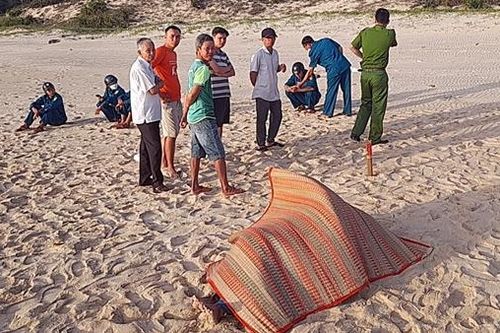 Phát hiện thi thể người đàn ông ở bãi biển Tĩnh Thủy