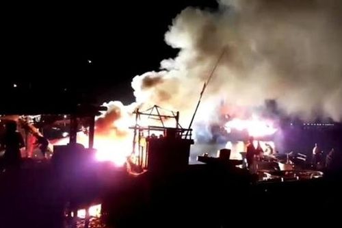 Bốn tàu cá bốc cháy dữ dội, thiệt hại nhiều tỷ đồng