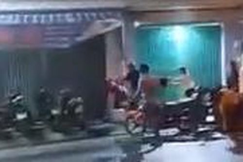 TPHCM: Điều tra 2 nhóm ẩu đả trên đường phố, nghi do va quẹt giao thông