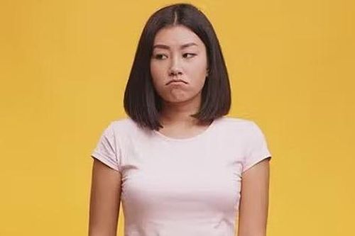 Chị chồng mắng tôi vì đăng ảnh đi chơi lúc người bác ốm