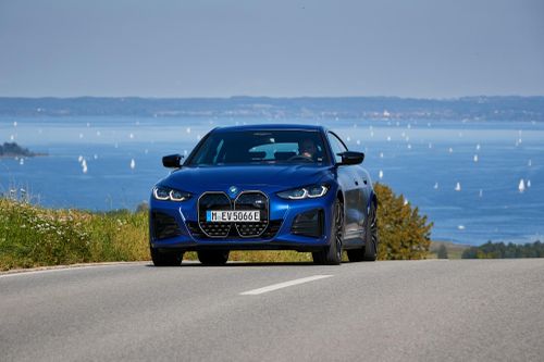 BMW triệu hồi ôtô điện vì lo ngại cháy nổ