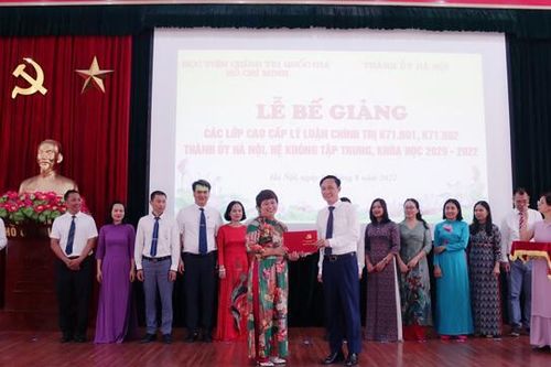 Bế giảng các lớp cao cấp lý luận chính trị Thành ủy Hà Nội