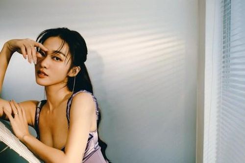 Không muốn 'đóng khung' hình ảnh, 'Ngọc nữ thế hệ mới' gợi cảm hết nấc với body căng tràn