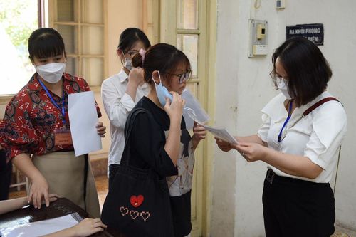 'Trăm hoa đua nở' khi tự chủ tuyển thẳng vào lớp 10?