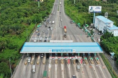 TPHCM ngày đầu triển khai thu phí không dừng: Nơi ùn ứ, chỗ thông thoáng