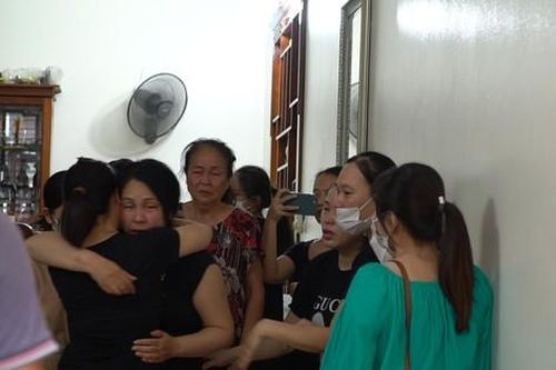 Thân nhân chiến sĩ Đỗ Đức Việt: 'Hôm đó Việt chào mọi người để đi trực và không bao giờ về nữa'