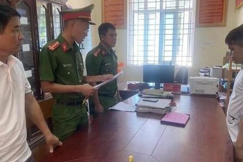 Khởi tố đối tượng lừa đảo mua bán 'tích xanh' Facebook
