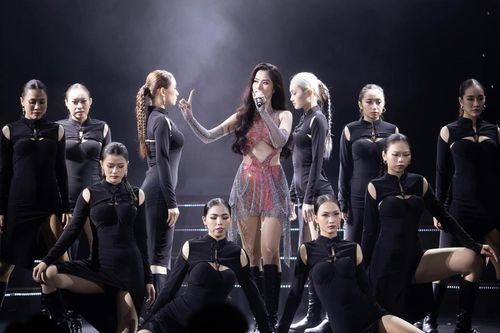 Fan Đông Nhi được khen ngợi khi bắn rap 'ăn đứt' Wowy trong tiết mục trình diễn 'Đôi mi em đang u sầu'