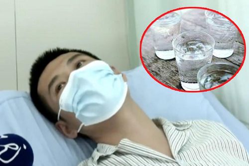 Người đàn ông nôn ra máu sau khi uống nước đá lạnh, bác sĩ cảnh báo những nguy hiểm 'rùng mình'