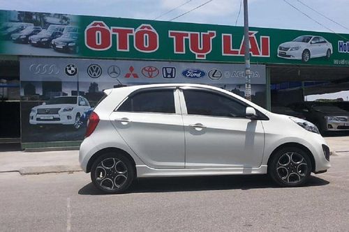 Khách chật vật thuê xe tự lái vì thị trường 'cháy' hàng