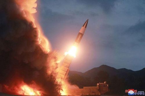 Trong khi Ukraine mơ về tên lửa ATACMS thì Triều Tiên chế tạo 'bản sao' vượt trội
