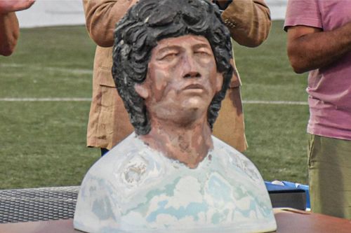 Tượng của Maradona bị chê bai