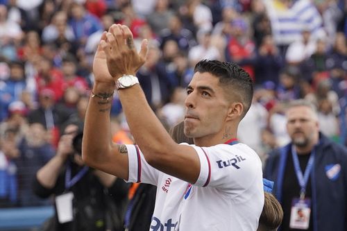 Suarez để thua trận ra mắt ở Uruguay