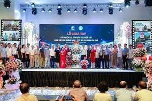 Tiệc tùng linh đình quá !