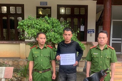 Hà Giang: Dừng xe nghe điện thoại, nam thanh niên bị hành hung, cướp xe máy