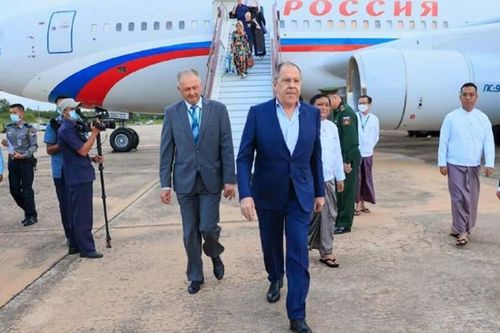 Bộ trưởng Ngoại giao Nga Sergey Lavrov đến Myanmar