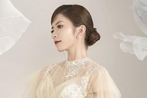Thương ngày nắng về: Nét gợi cảm của Vân Vân khi làm mẫu bộ sưu tập váy cưới Hè Thu