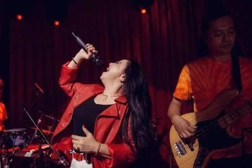 'Nữ hoàng nhạc Rock' Ngọc Ánh nói gì về tin đồn yêu 'phi công'