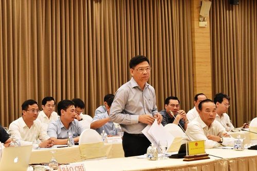 Xăng dầu 'hạ nhiệt,' khi nào giá mặt hàng dịch vụ, vận tải giảm?