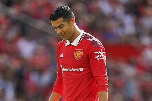 HLV Ten Hag cho Ronaldo ngồi dự bị ở vòng 1 Premier League 2022/23