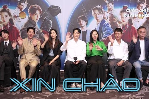 Dàn sao 'Alienoid: Cuộc chiến xuyên không' gửi lời chào khán giả Việt Nam