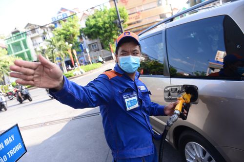 Đã báo cáo Chính phủ về phương án thuế Giá trị gia tăng, thuế Tiêu thụ đặc biệt với xăng dầu