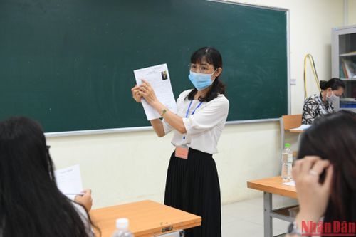Vụ thí sinh ngủ quên trong phòng thi: Trưởng điểm thi, hai cán bộ coi thi rút kinh nghiệm