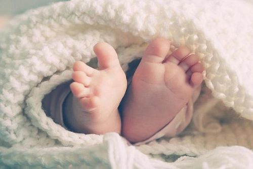 Lên mạng oán thán vì vợ sinh con gái, người đàn ông bị chỉ trích