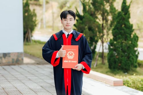 Chuyện 'ngược đời' của chàng thủ khoa khối A01 ở Lai Châu