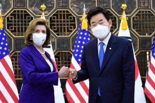 Chủ tịch Hạ viện Mỹ Nancy Pelosi khẳng định quan hệ bền chặt với Hàn Quốc, sẽ đi thăm khu biên giới liên Triều