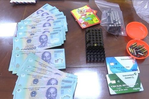 Tạm giữ 3 đối tượng trong đường dây tiêu thụ tiền giả
