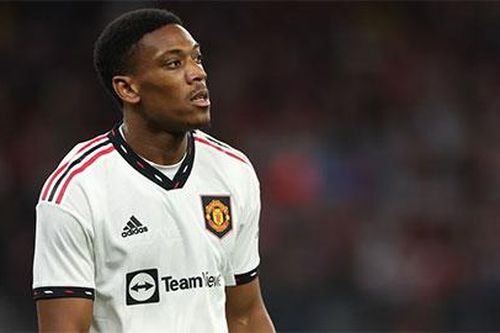 Martial chấn thương, Ronaldo lại sáng cửa đá chính trận khai màn