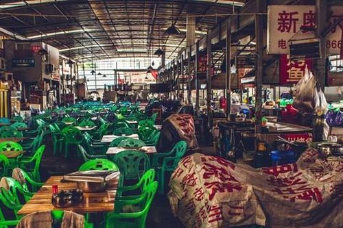 Các ngành dịch vụ của Trung Quốc tăng trưởng nhanh nhất trong 15 tháng